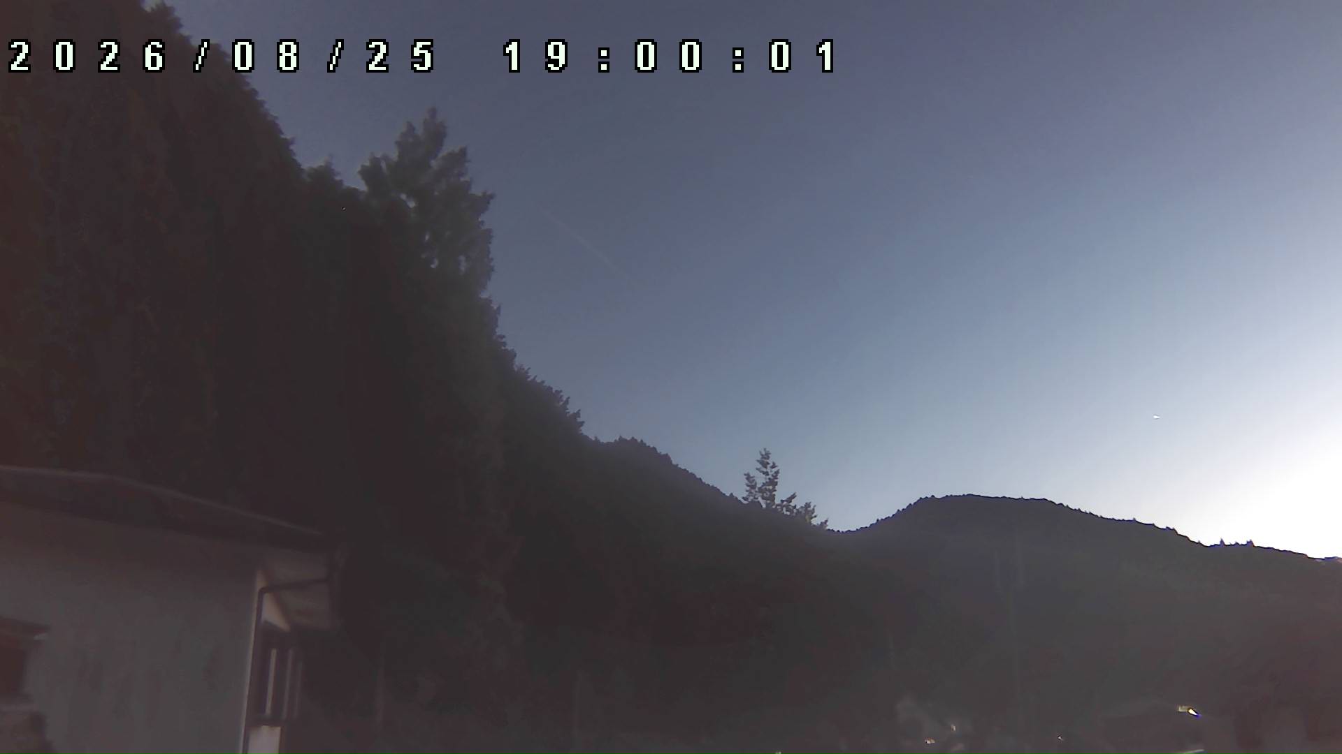 2026年8月25日 19:00ごろの金剛山登山口周辺の空