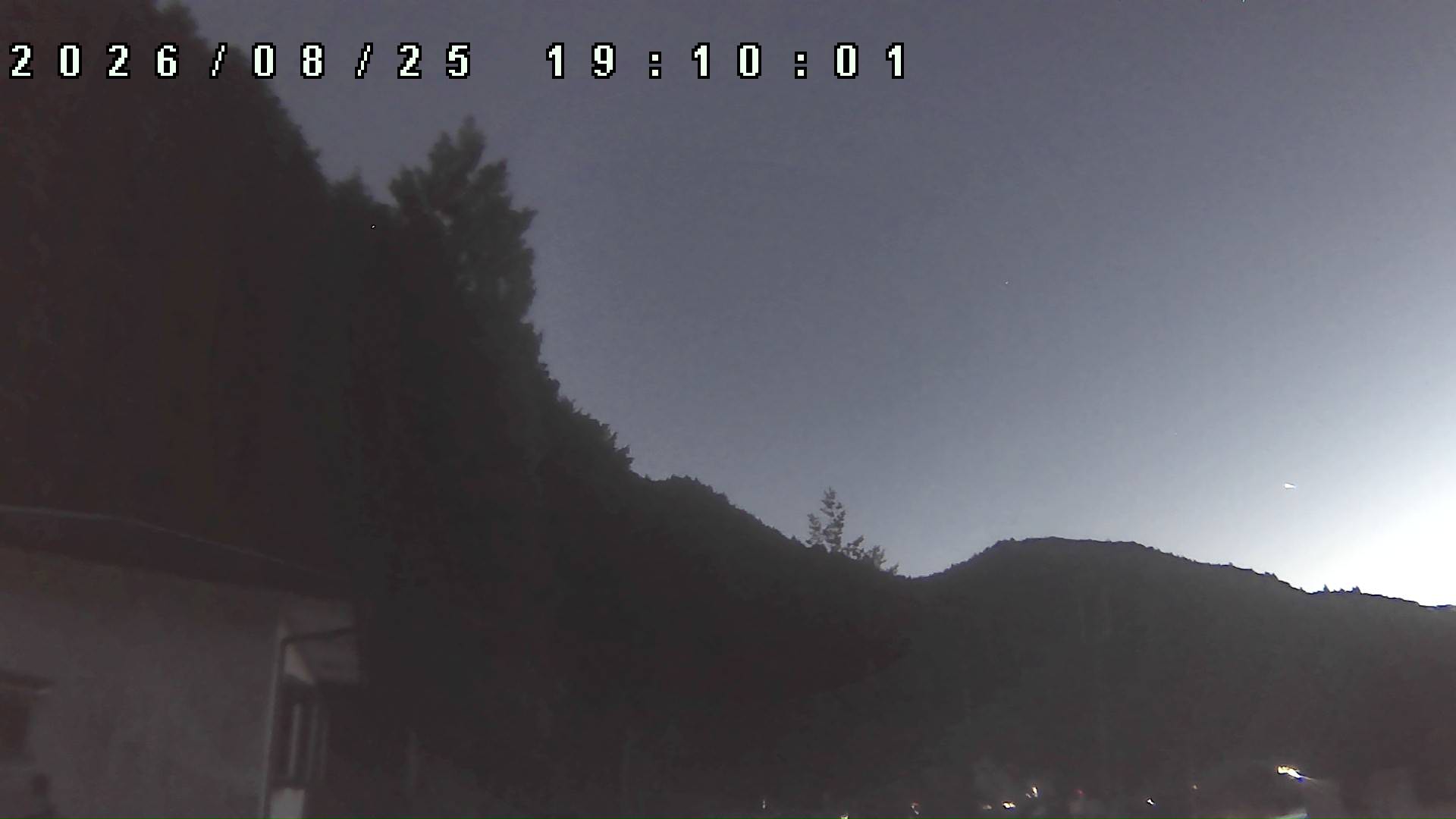 2026年8月25日 19:10ごろの金剛山登山口周辺の空