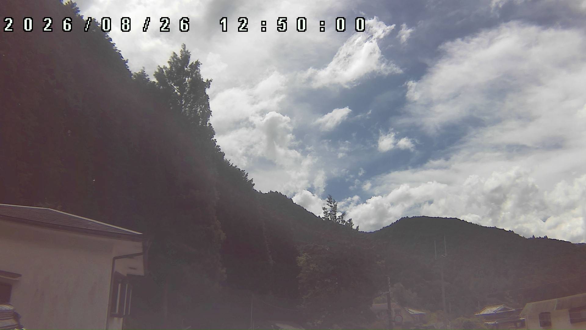 2026年8月26日 12:50ごろの金剛山登山口周辺の空