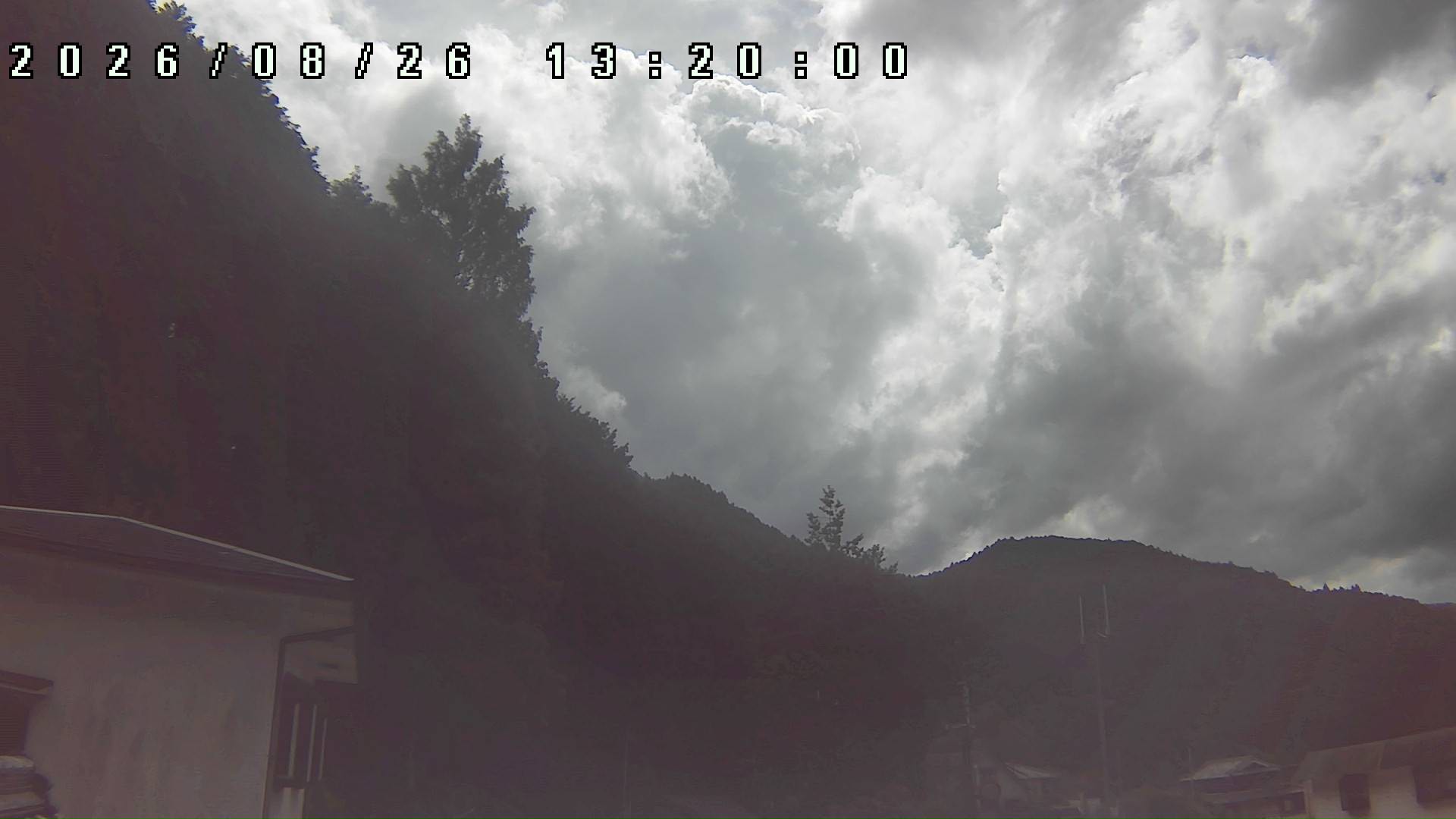 2026年8月26日 13:20ごろの金剛山登山口周辺の空