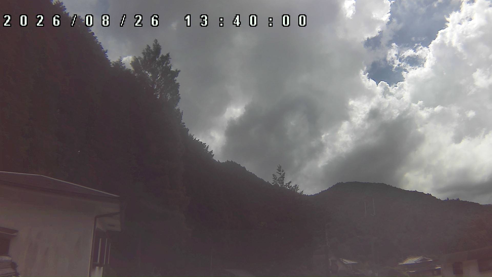 2026年8月26日 13:40ごろの金剛山登山口周辺の空