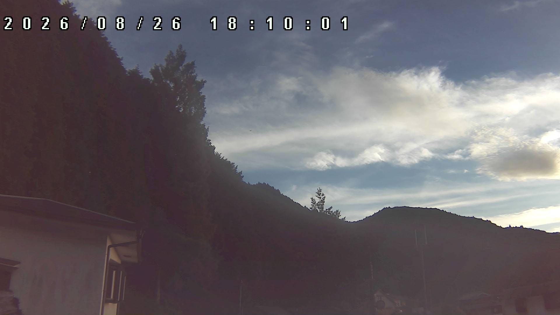 2026年8月26日 18:10ごろの金剛山登山口周辺の空