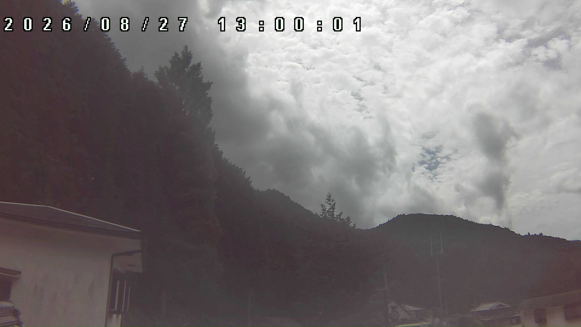 2026年8月27日 13:00ごろの金剛山登山口周辺の空