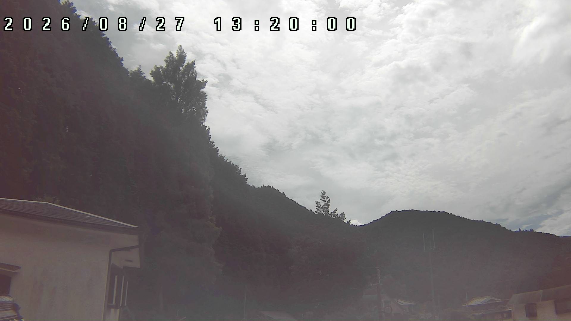 2026年8月27日 13:20ごろの金剛山登山口周辺の空