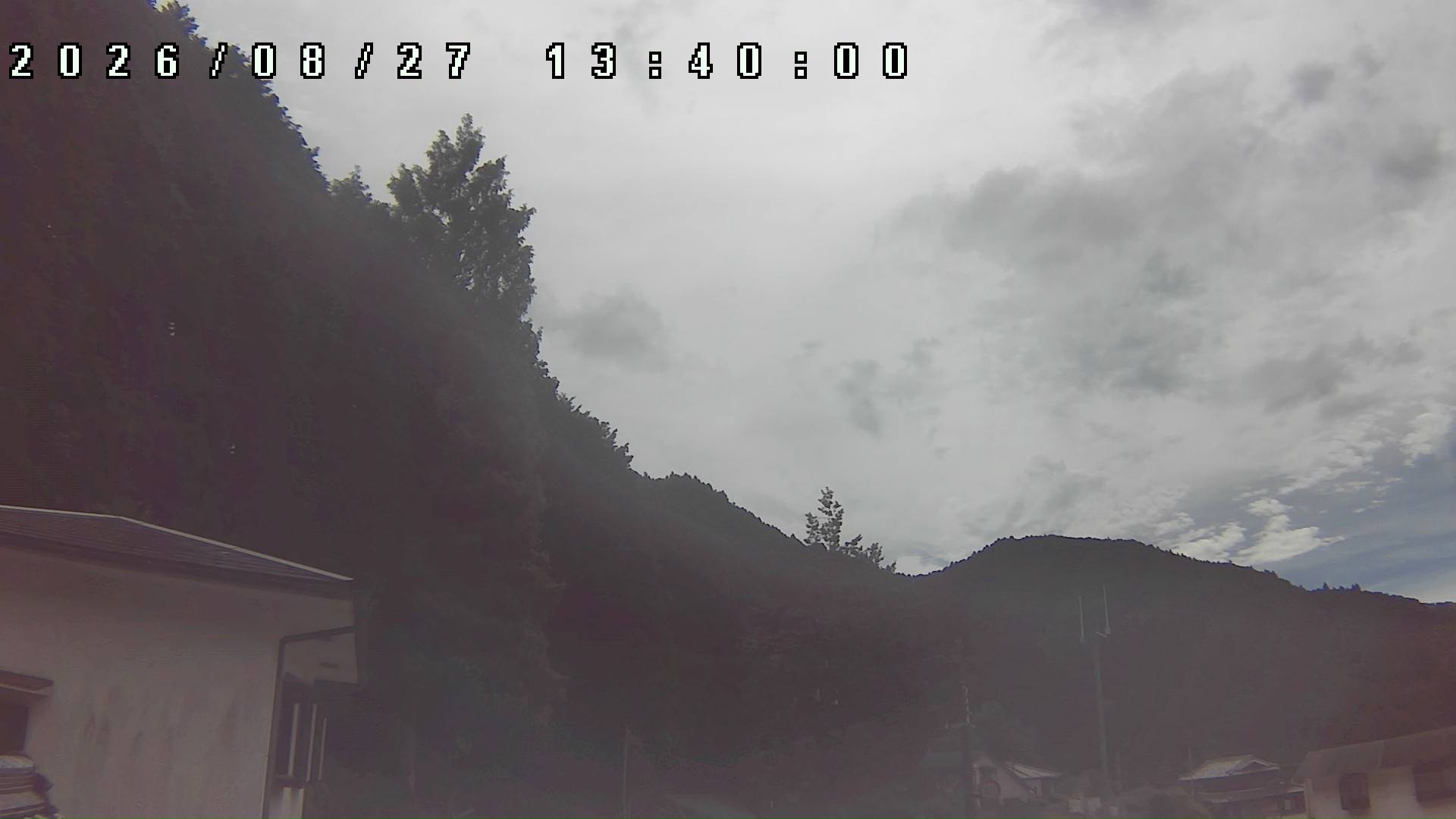 2026年8月27日 13:40ごろの金剛山登山口周辺の空