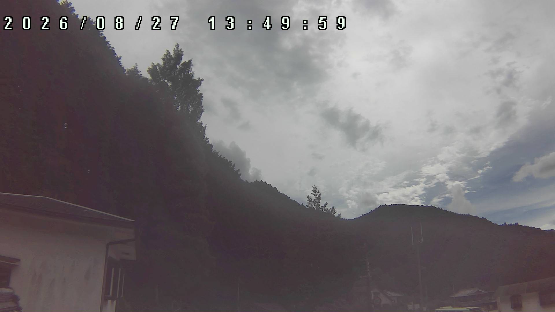 2026年8月27日 13:50ごろの金剛山登山口周辺の空
