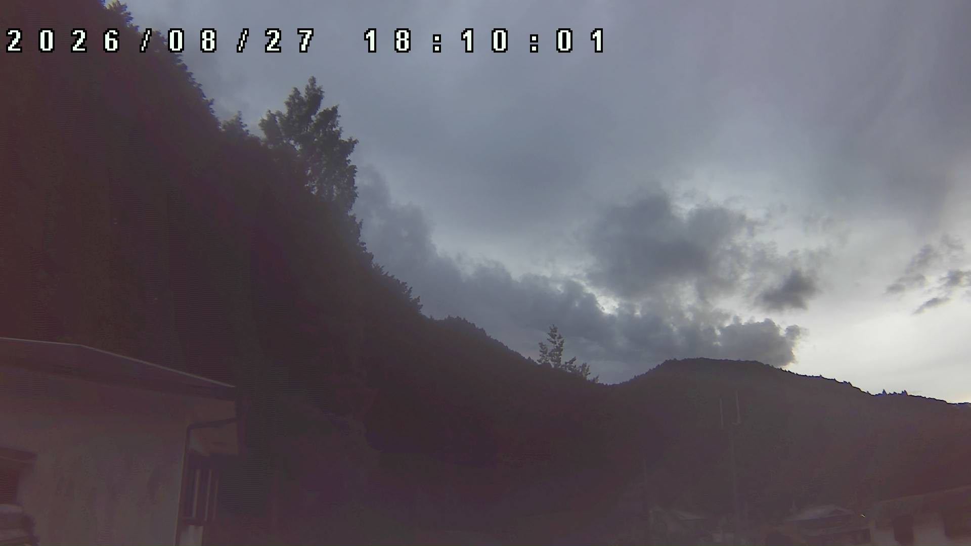 2026年8月27日 18:10ごろの金剛山登山口周辺の空