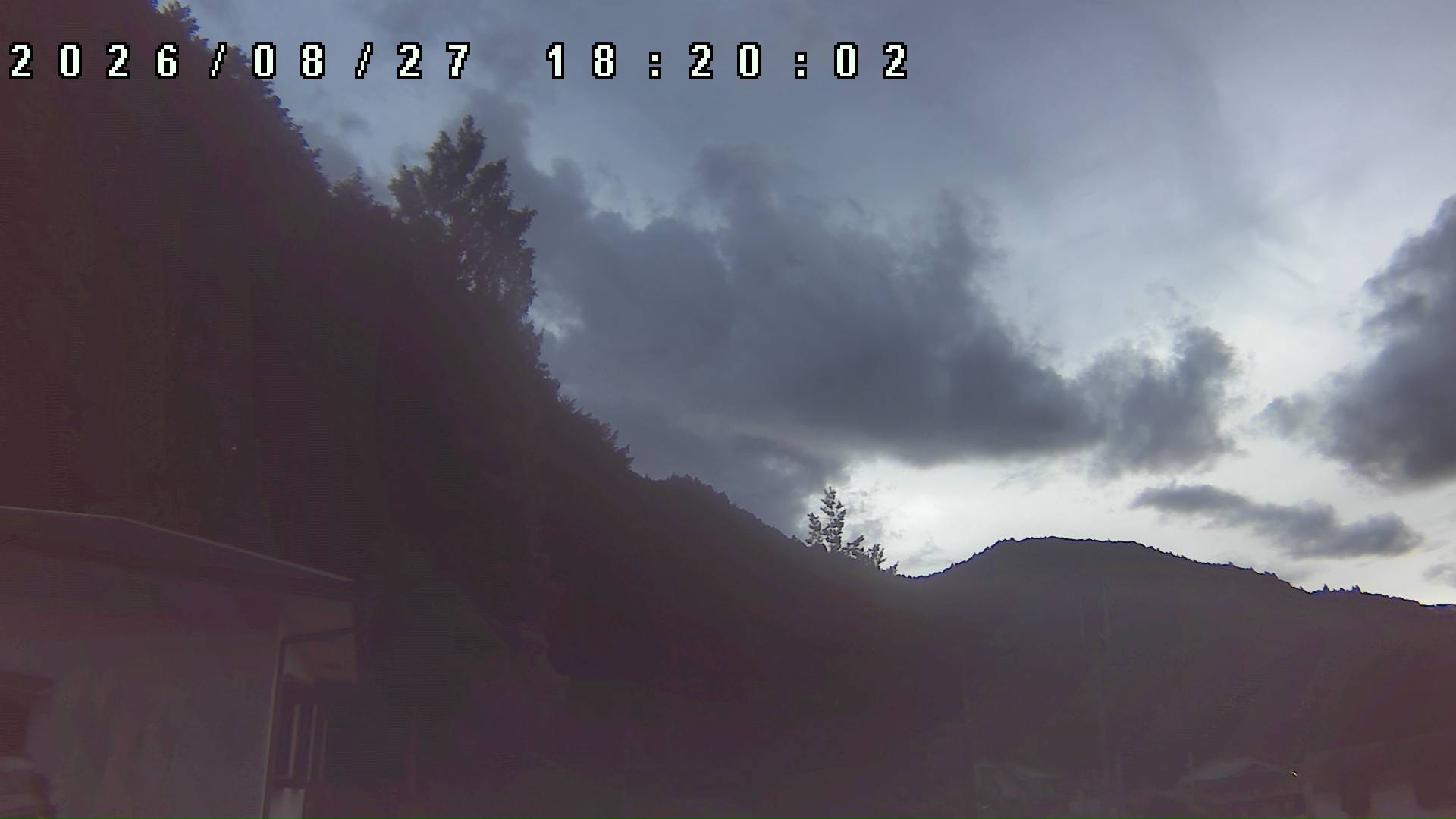 2026年8月27日 18:20ごろの金剛山登山口周辺の空