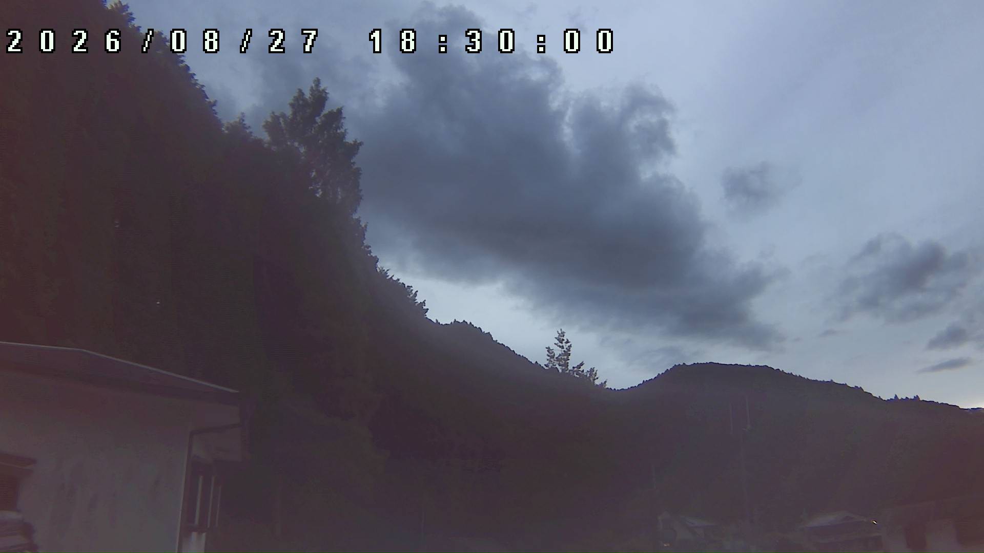 2026年8月27日 18:30ごろの金剛山登山口周辺の空