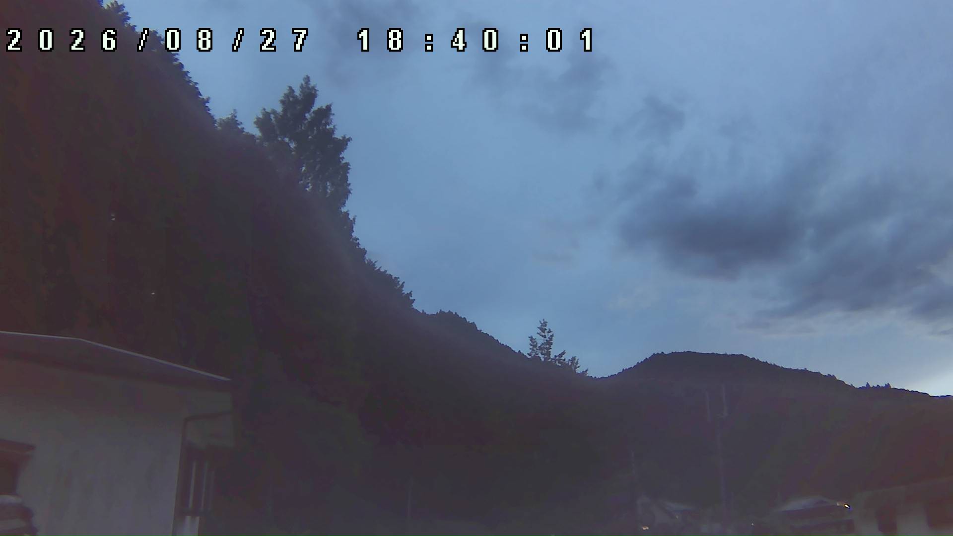 2026年8月27日 18:40ごろの金剛山登山口周辺の空