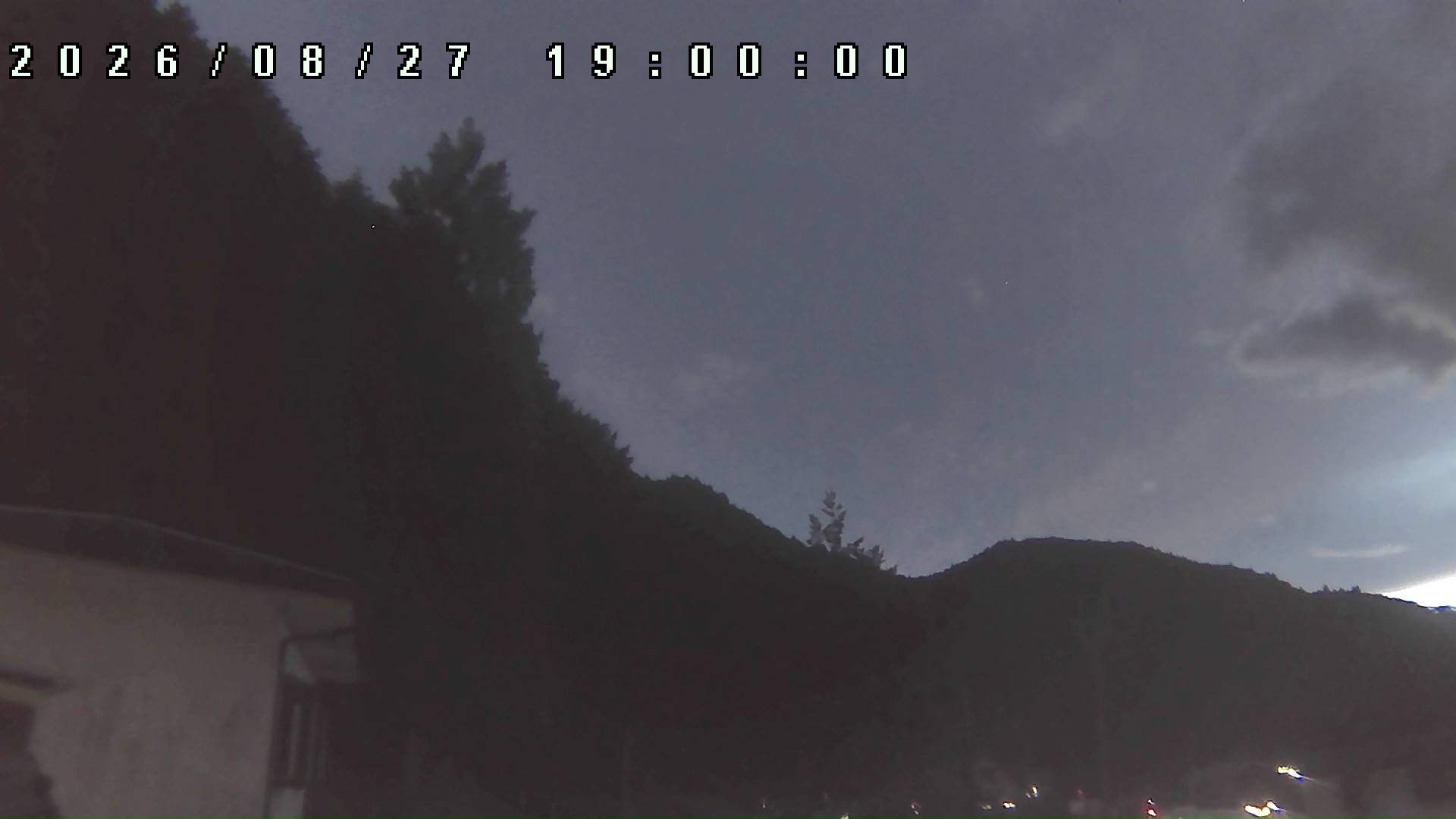 2026年8月27日 19:00ごろの金剛山登山口周辺の空