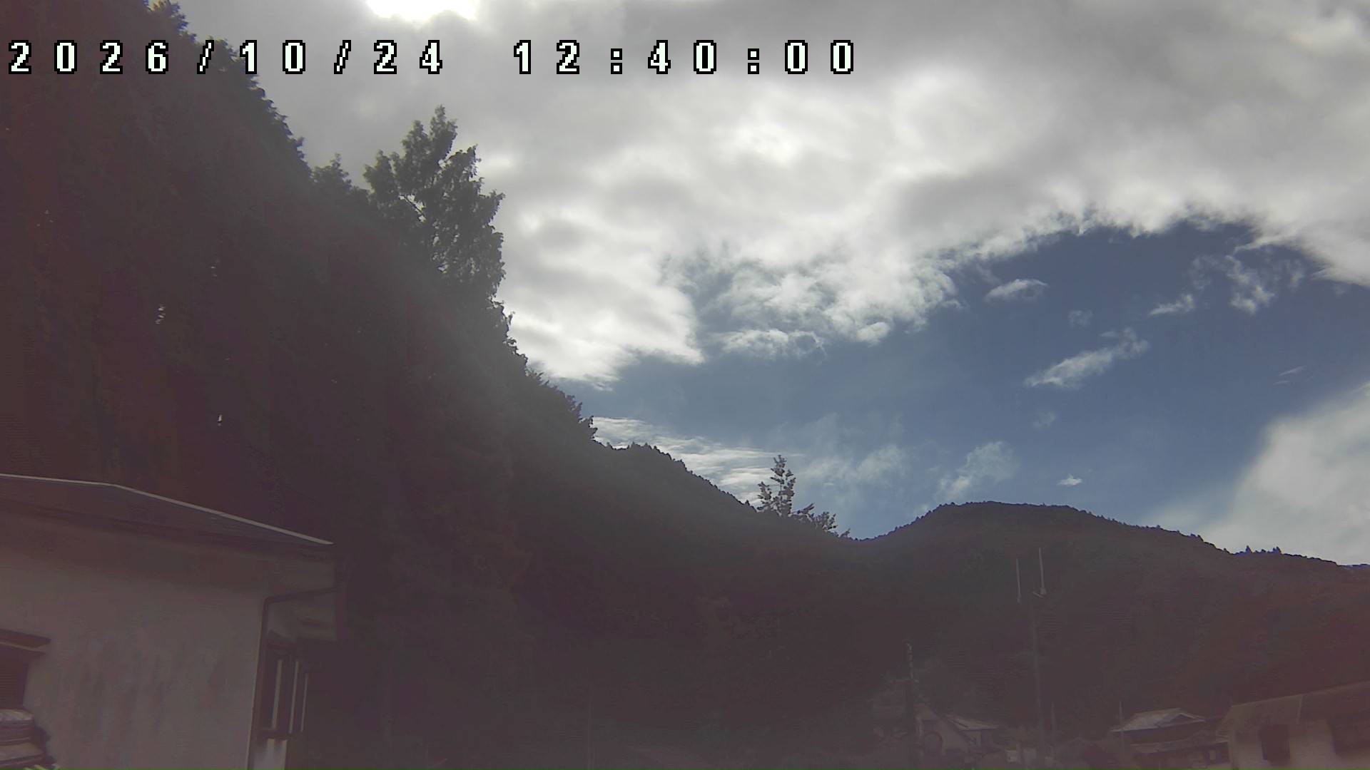 2026年10月24日 12:40ごろの金剛山登山口周辺の空
