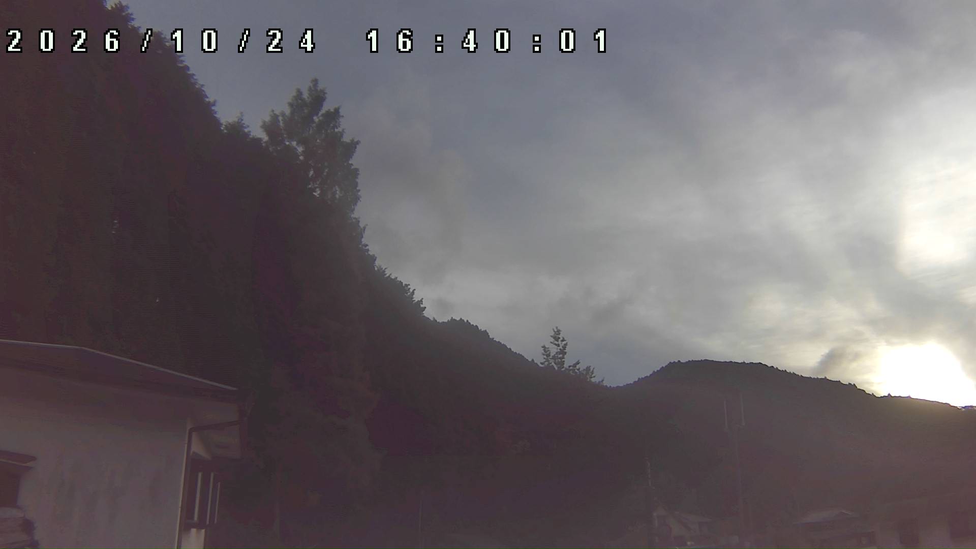 2026年10月24日 16:40ごろの金剛山登山口周辺の空