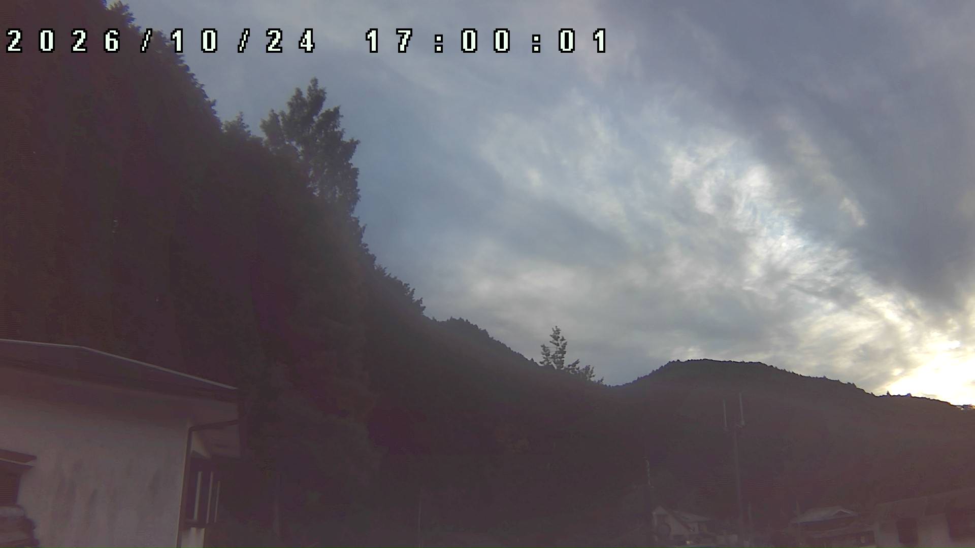 2026年10月24日 17:00ごろの金剛山登山口周辺の空