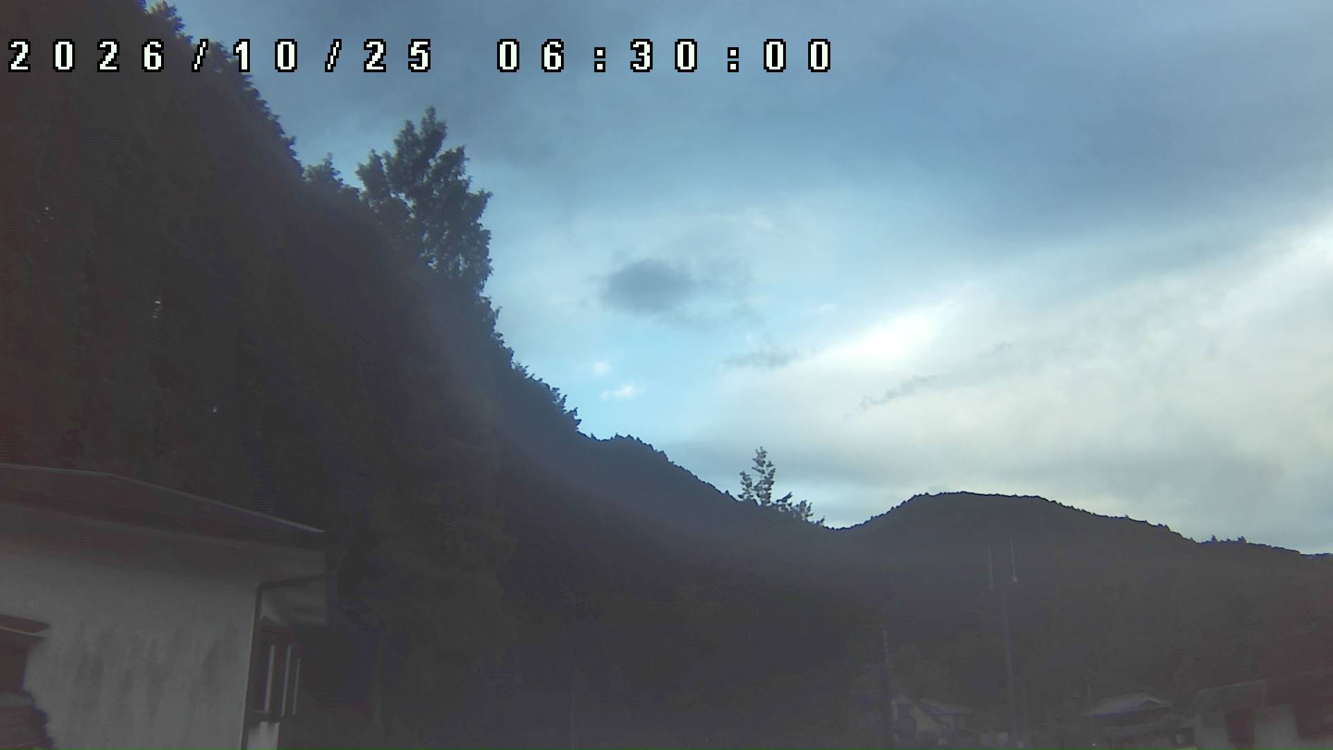 2026年10月25日 06:30ごろの金剛山登山口周辺の空