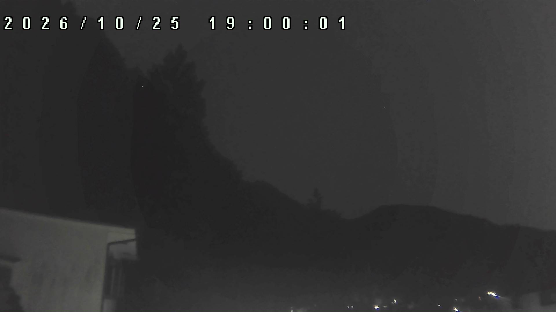 2026年10月25日 19:00ごろの金剛山登山口周辺の空
