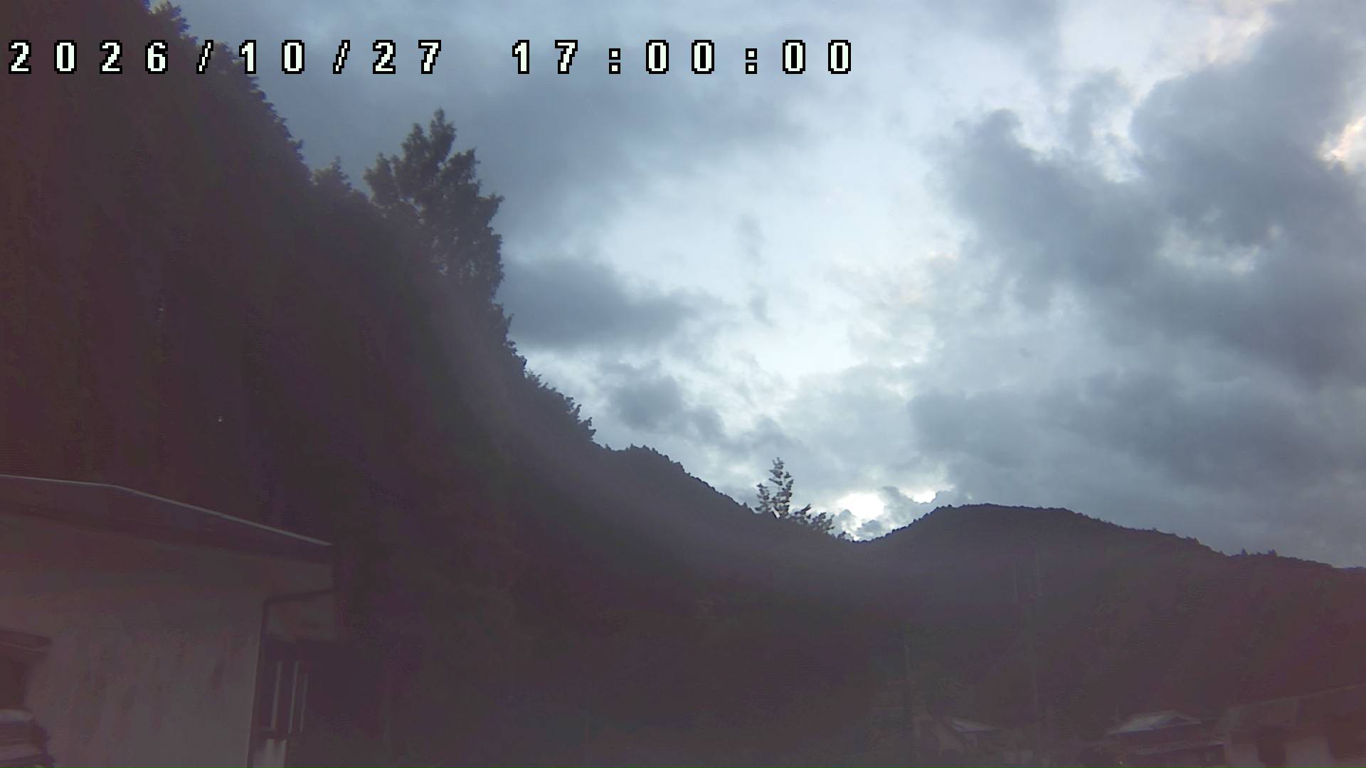 2026年10月27日 17:00ごろの金剛山登山口周辺の空