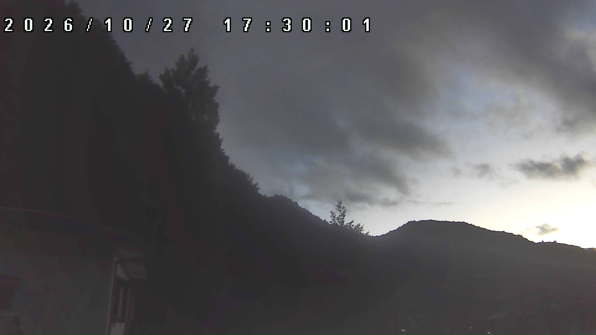 2026年10月27日 17:30ごろの金剛山登山口周辺の空
