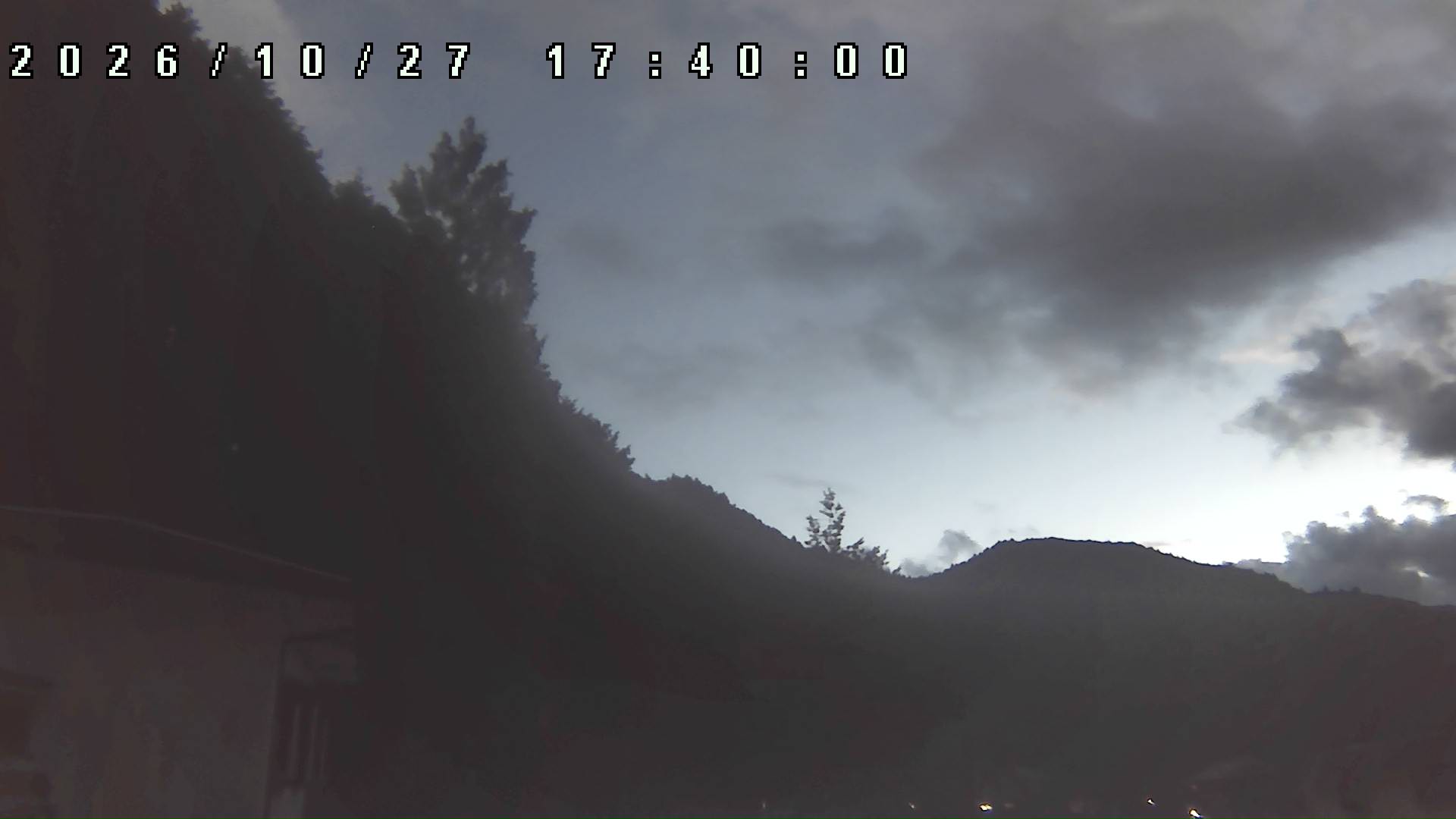 2026年10月27日 17:40ごろの金剛山登山口周辺の空