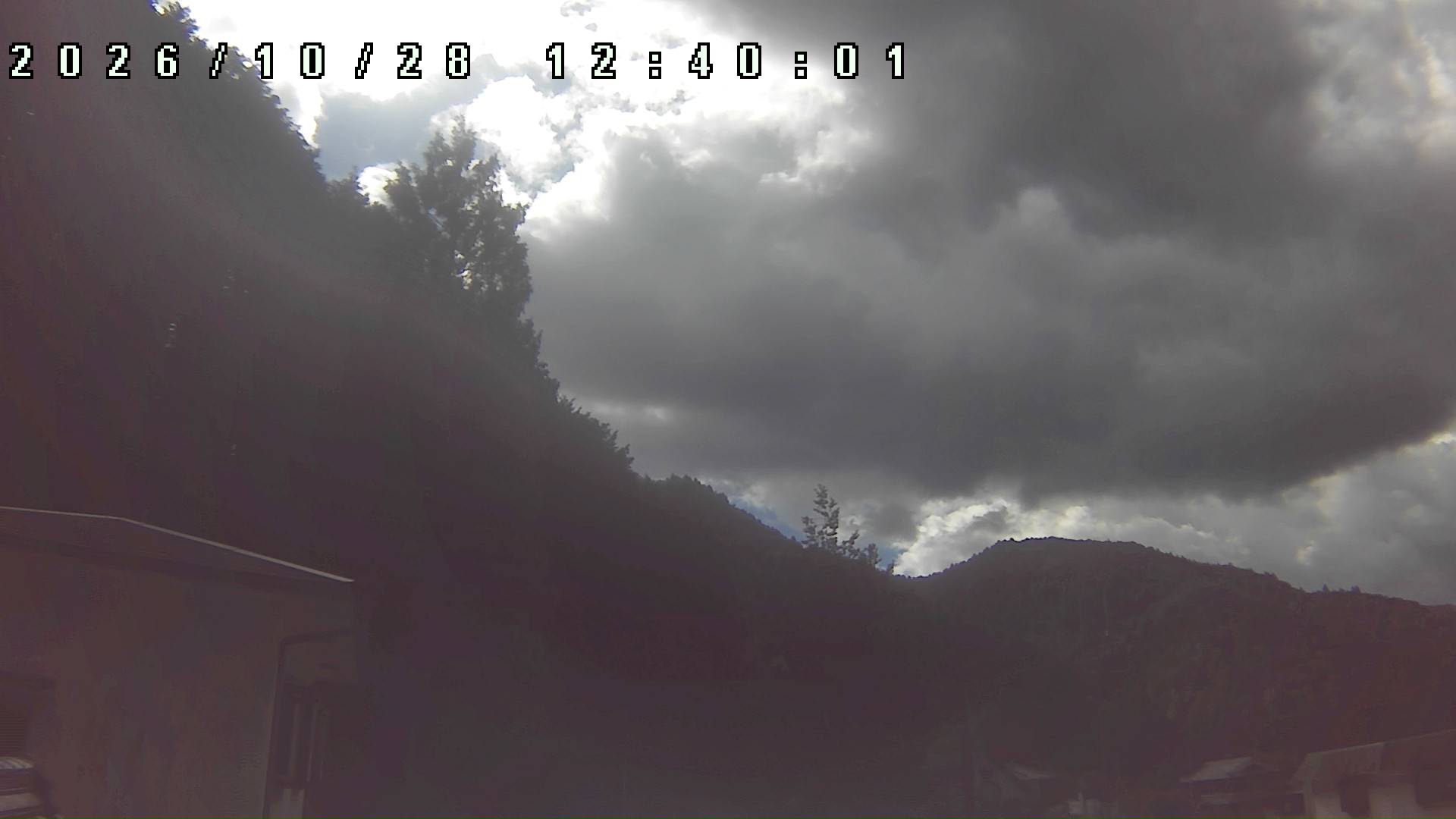 2026年10月28日 12:40ごろの金剛山登山口周辺の空