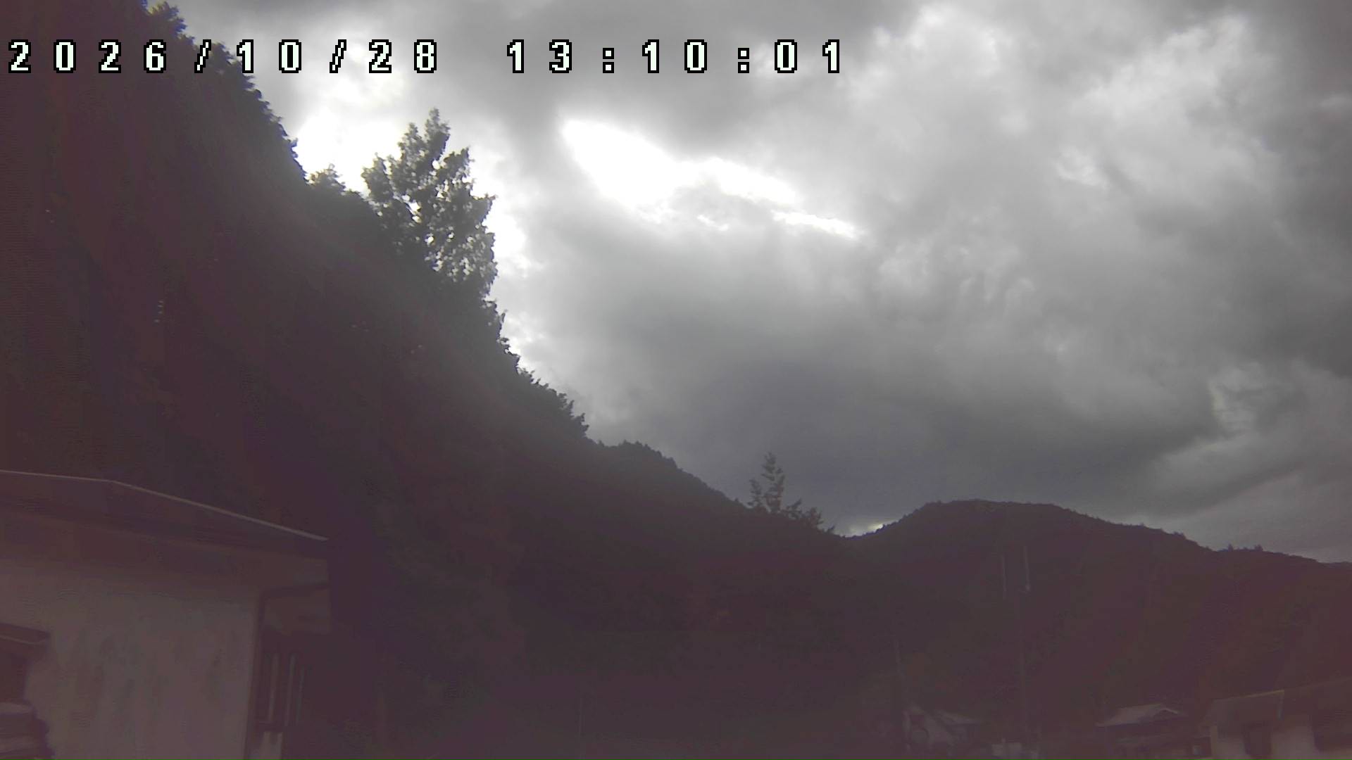2026年10月28日 13:10ごろの金剛山登山口周辺の空